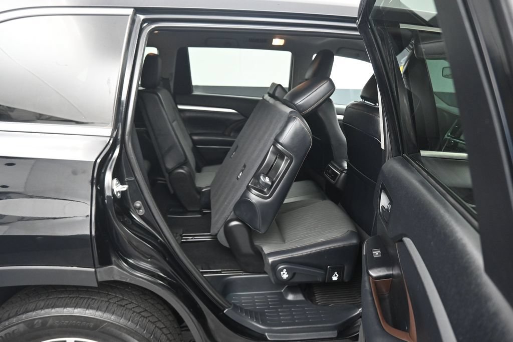 Used 2019 Toyota Highlander Plus AWD/4WD image 46