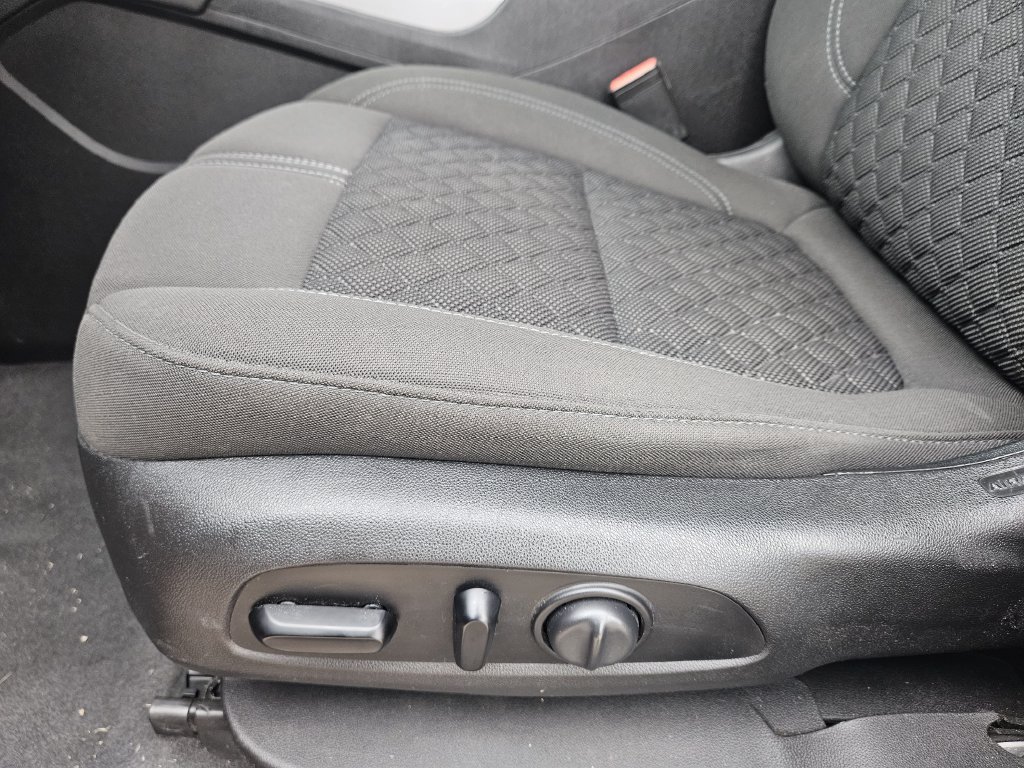 Used 2019 Chevrolet Blazer LT FWD image 23
