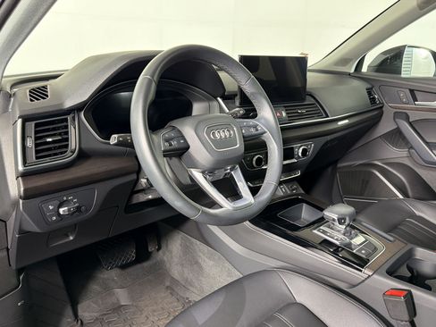Used 2023 Audi Q5 2.0T Premium Plus w/ Premium Plus Package AWD/4WD image 3