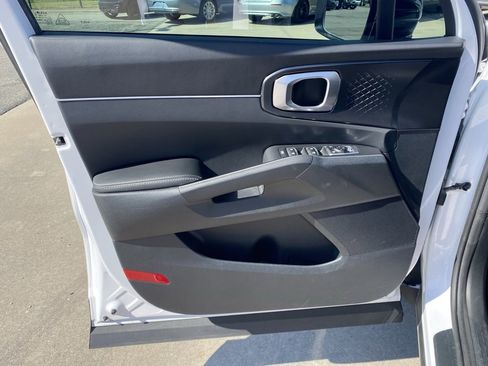 Used 2022 Kia Sorento S w/ Panoramic Sunroof Package image 12