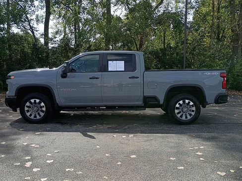 Used 2025 Chevrolet Silverado 2500 Custom w/ Custom Value Package AWD/4WD image 6