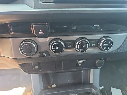 Used 2016 Toyota Tacoma SR AWD/4WD image 18