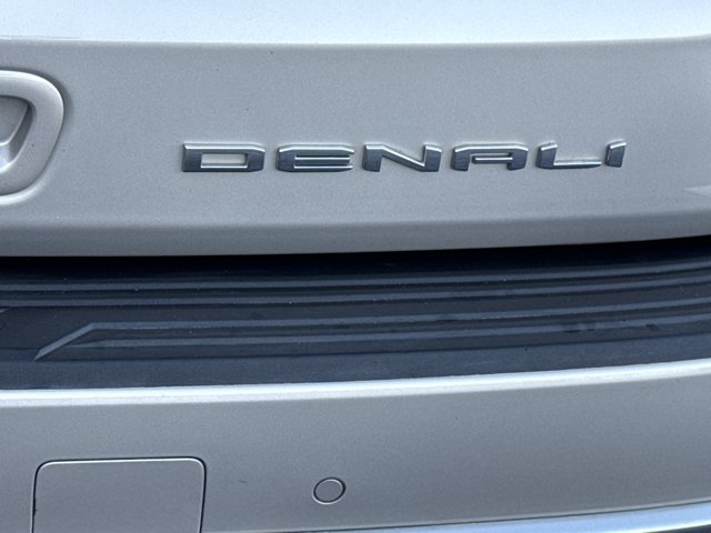 Used 2021 GMC Yukon Denali w/ Denali Premium Package AWD/4WD image 13