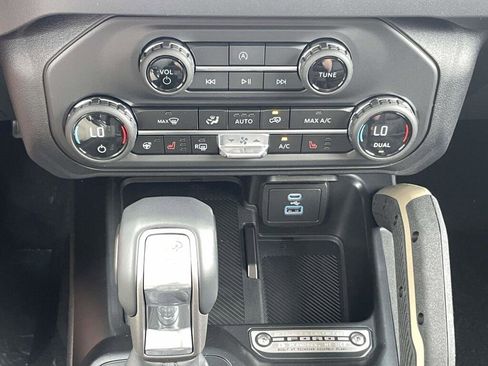 New 2025 Ford Bronco Badlands w/ Sasquatch Package AWD/4WD image 27
