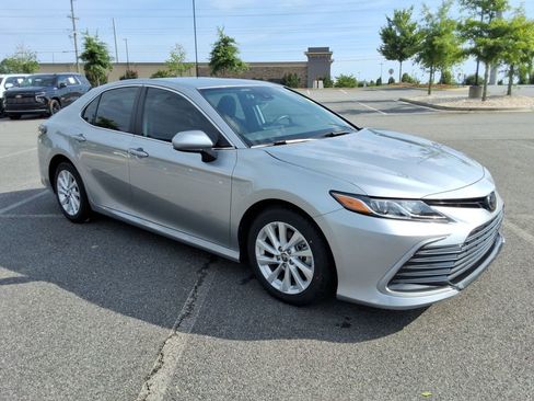 Used 2024 Toyota Camry LE FWD image 3