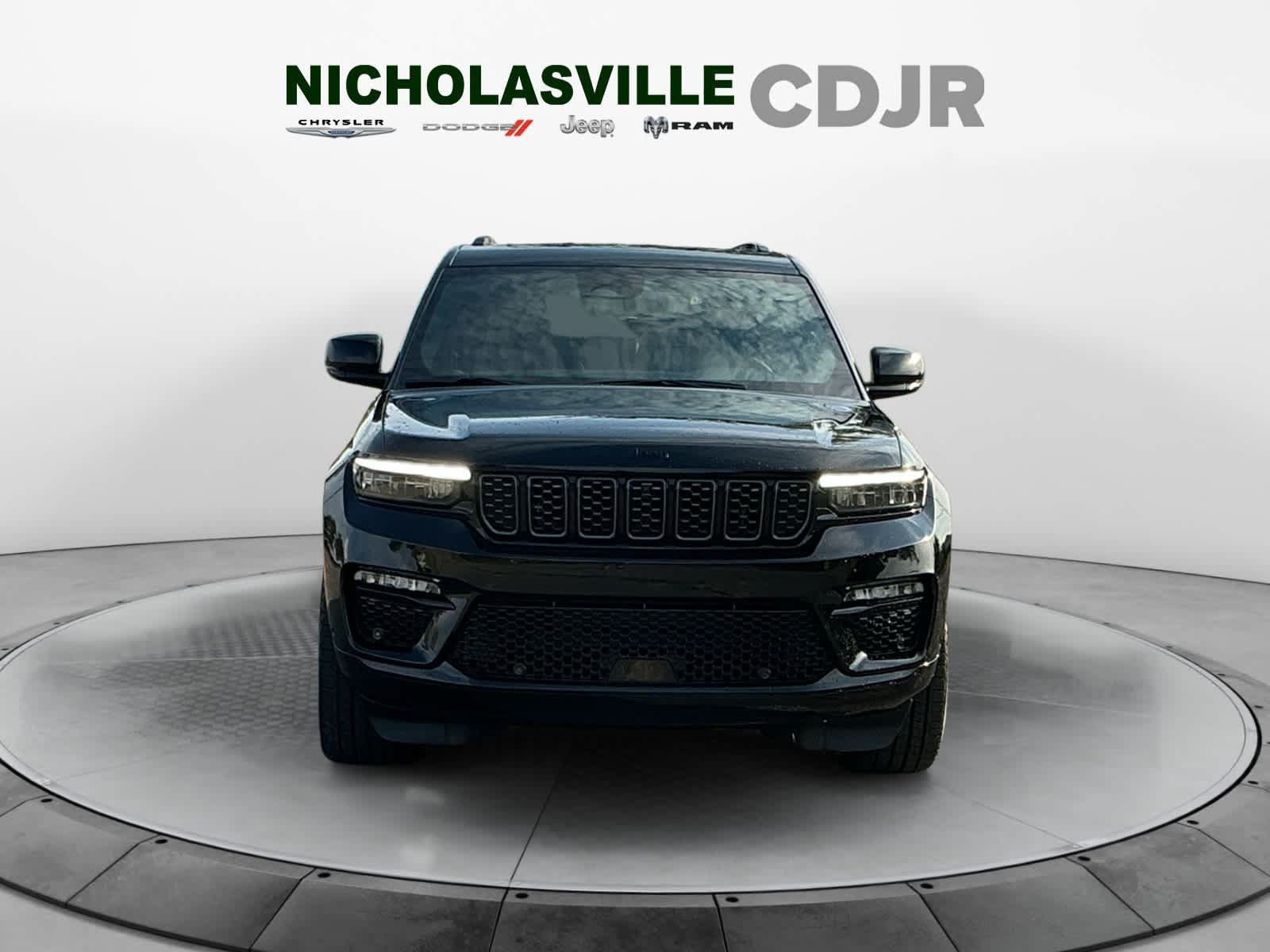 Used 2025 Jeep Grand Cherokee Summit w/ Obsidian Package AWD/4WD image 8