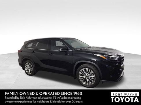 Used 2024 Toyota Highlander Platinum AWD/4WD image 5