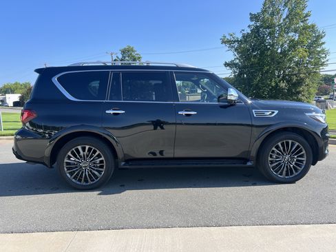 Used 2023 INFINITI QX80 Sensory w/ Cargo Package AWD/4WD image 10