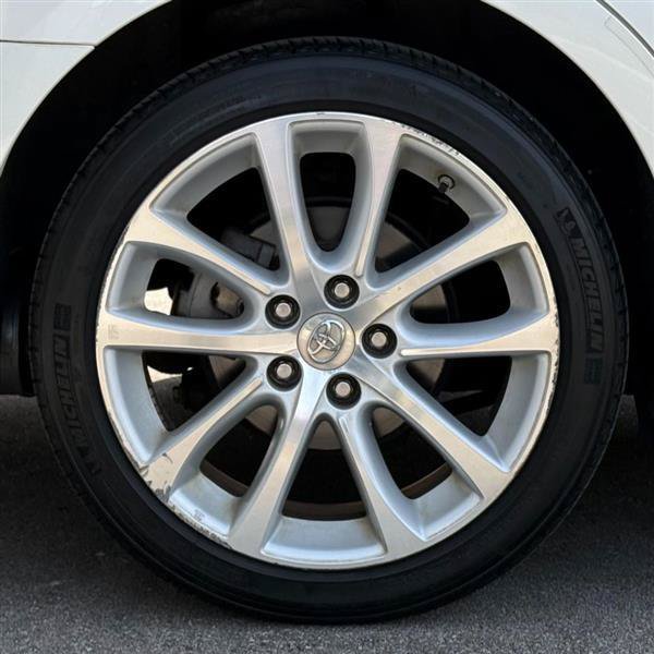 Used 2013 Toyota Avalon XLE Touring FWD image 23