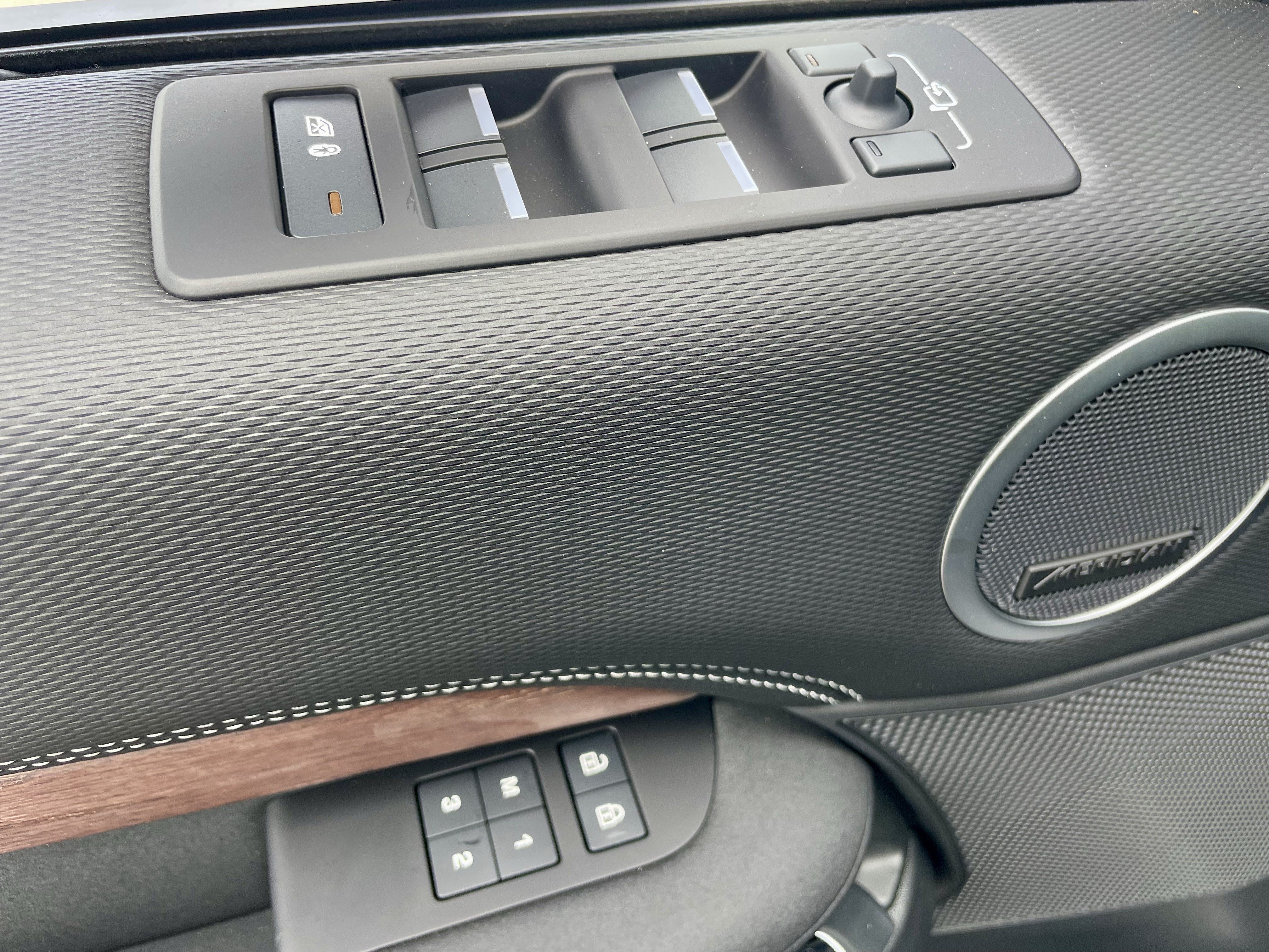 New 2026 Land Rover Discovery Dynamic SE AWD/4WD image 11