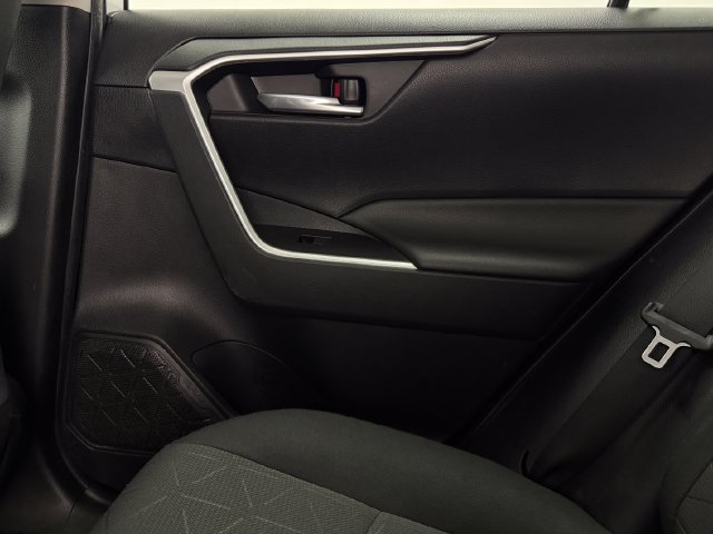 Used 2021 Toyota RAV4 XLE FWD image 33