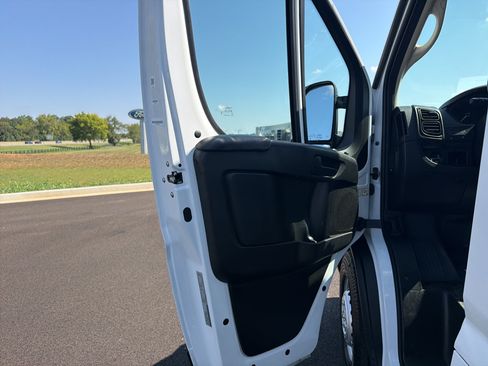 Used 2026 RAM ProMaster 2500 w/ Convenience Group FWD image 9