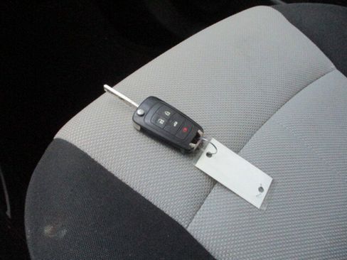 Used 2011 Chevrolet Cruze LS image 33