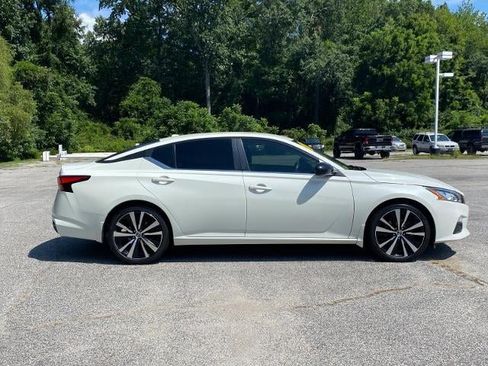 Used 2022 Nissan Altima 2.5 SR FWD image 2