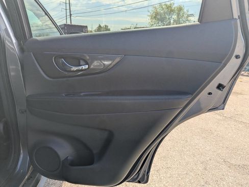 Used 2020 Nissan Rogue S AWD/4WD image 18