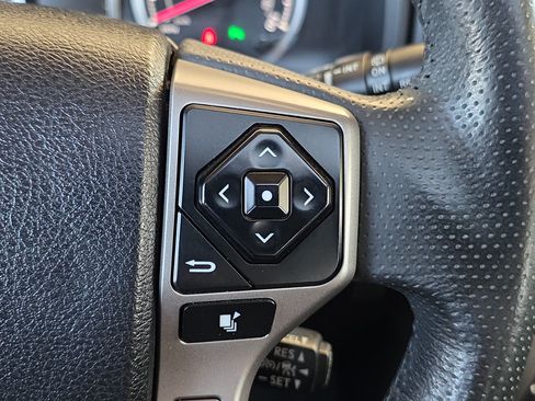 Used 2020 Toyota 4Runner Limited AWD/4WD image 18
