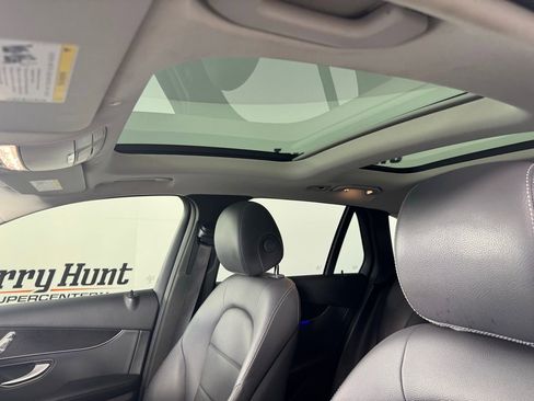 Used 2021 Mercedes-Benz GLC 300 4MATIC image 4