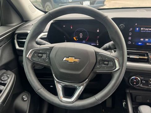 Used 2025 Chevrolet TrailBlazer LT w/ Convenience Package FWD image 12