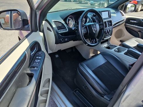 Used 2019 Dodge Grand Caravan SXT FWD image 6