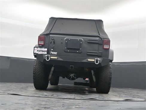 Used 2015 Jeep Wrangler Unlimited Rubicon image 42