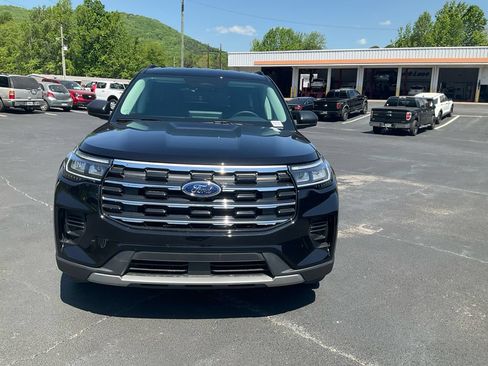 New 2026 Ford Explorer Active RWD image 2