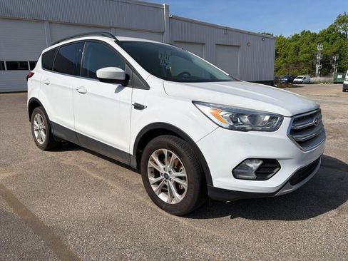 Used 2019 Ford Escape SEL image 2