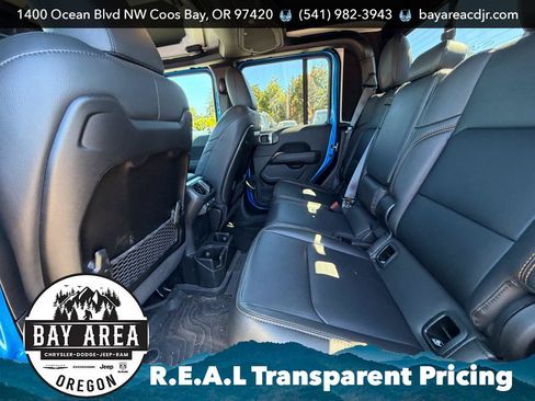 Used 2025 Jeep Gladiator Sport AWD/4WD image 16