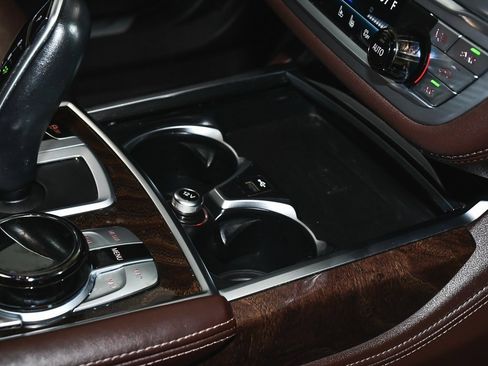 Used 2022 BMW 750i xDrive w/ Executive Package image 85