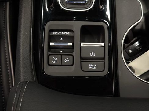 Used 2025 Honda Pilot Elite image 35