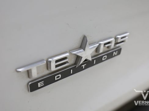 Used 2019 Chevrolet Silverado 1500 LTZ w/ LTZ Texas Edition RWD image 11