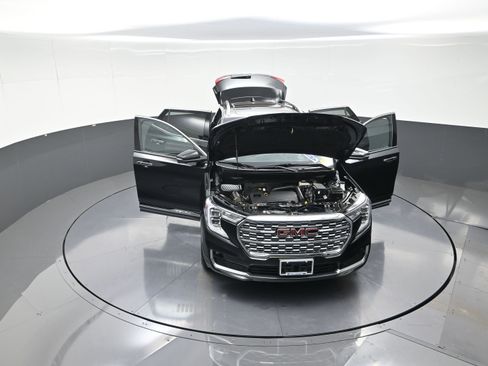 Used 2023 GMC Terrain Denali w/ Black Diamond Edition image 12