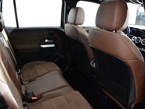 Certified 2025 Mercedes-Benz GLB 35 AMG 4MATIC image 38