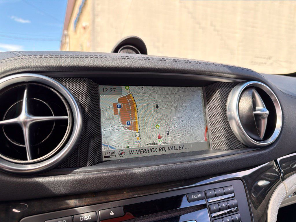 Used 2015 Mercedes-Benz SL 550 image 29