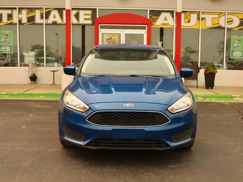 Used 2018 Ford Focus SE FWD image 2