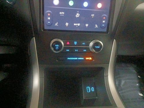 Used 2024 Ford Edge SEL image 11