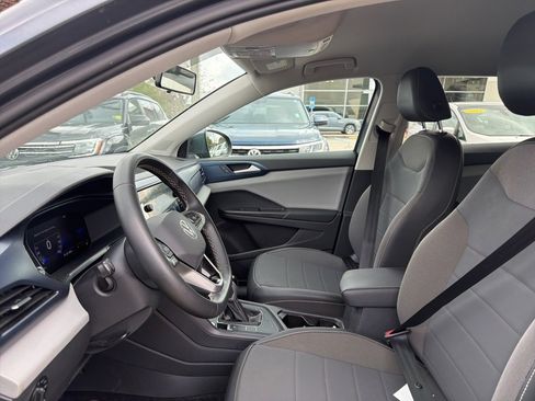 Certified 2022 Volkswagen Taos SE image 2