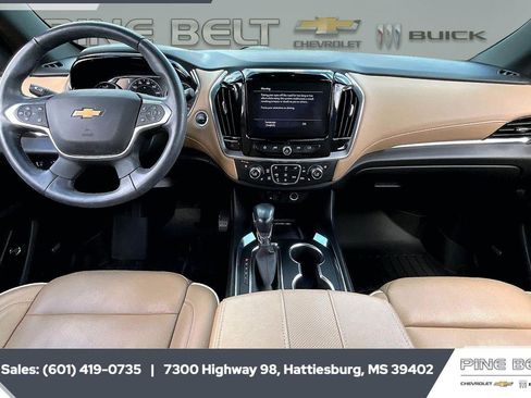 Used 2022 Chevrolet Traverse Premier FWD image 13