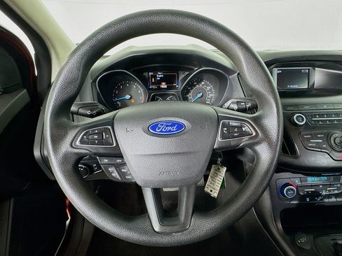 Used 2018 Ford Focus SE w/ SE Appearance Package image 11