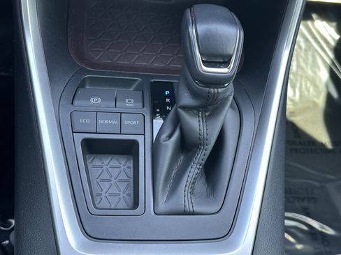 Used 2019 Toyota RAV4 Limited w/ Cold Weather Package FWD image 31