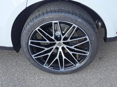 Used 2026 Porsche Macan AWD/4WD image 13