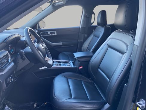 Certified 2024 Ford Explorer XLT w/ Equipment Group 202A image 9