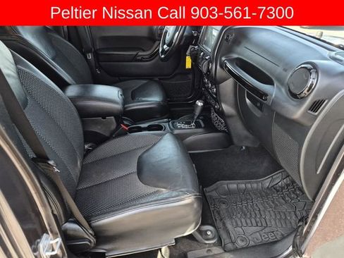 Used 2016 Jeep Wrangler Unlimited Sahara image 9