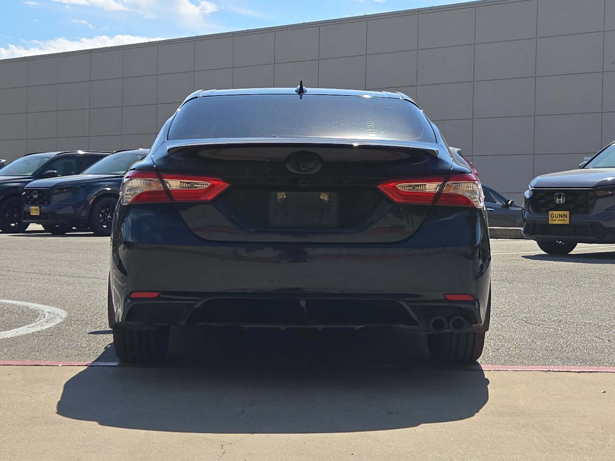 Used 2019 Toyota Camry SE FWD image 4