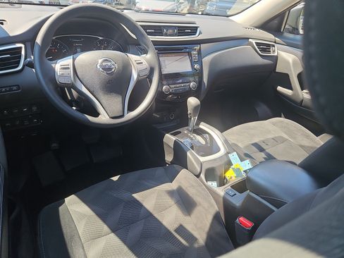 Used 2016 Nissan Rogue SV w/ SV Premium Package AWD/4WD image 3