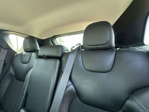 Used 2019 Jeep Cherokee Latitude Plus w/ Cold Weather Group image 17