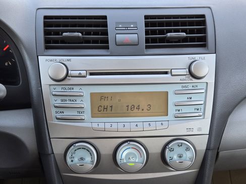 Used 2009 Toyota Camry LE image 19