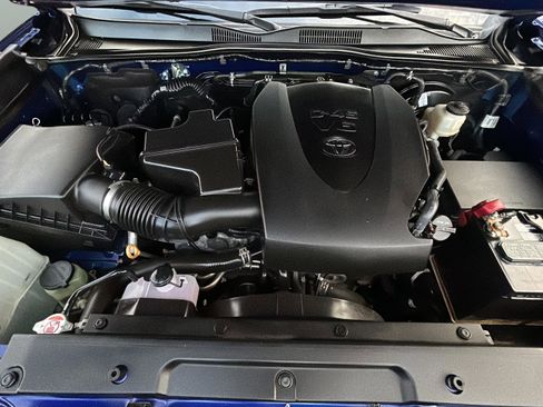 Used 2022 Toyota Tacoma SR5 w/ Technology Package image 38