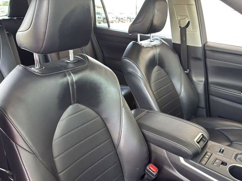 Used 2022 Toyota Highlander XLE image 31
