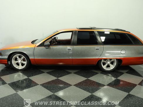 Used 1992 Oldsmobile Custom Cruiser RWD image 2