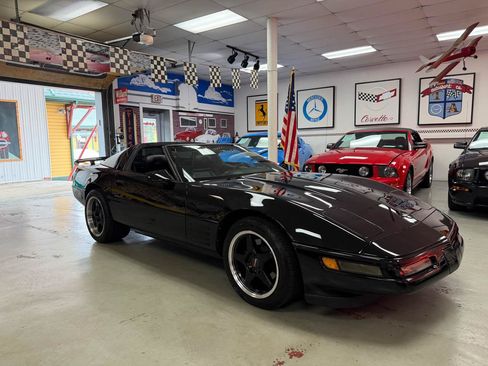 Used 1993 Chevrolet Corvette Coupe RWD image 3